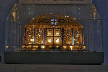 Shrine with the relics of St. Hildegard